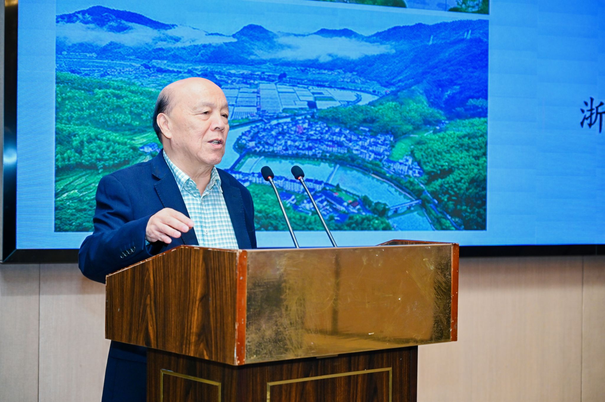 文件名称:AHQ_0397.JPG原图大小:6.17MB