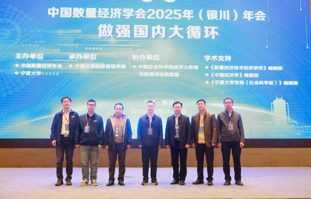 文件名称:03合影.jpg原图大小:0.19MB